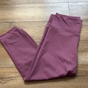 Lululemon Purple Wunder Train High-Rise Crop 23” in Size 14